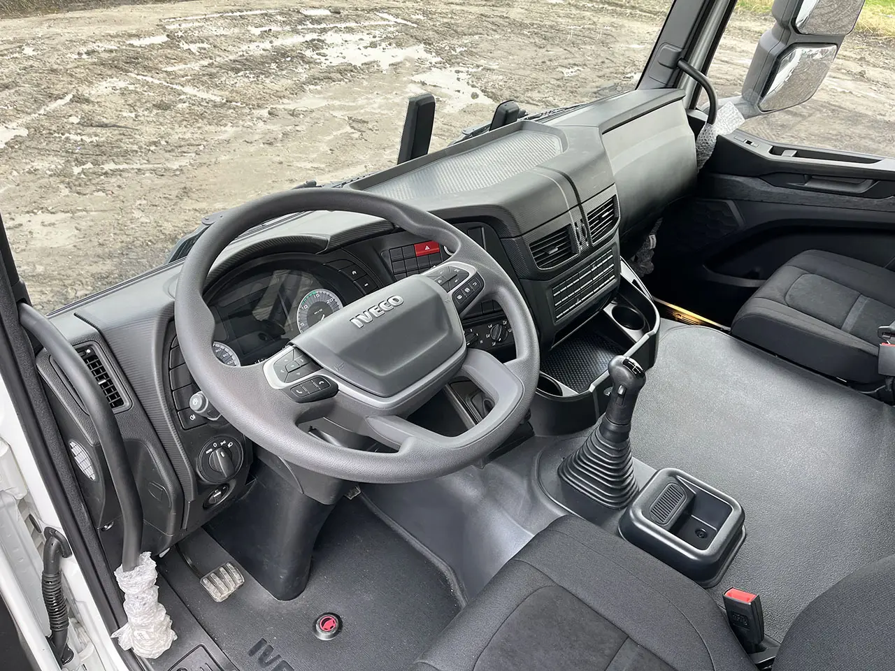 Iveco T-Way AD190T47WH AT Camion citerne à carburant 4x4 8