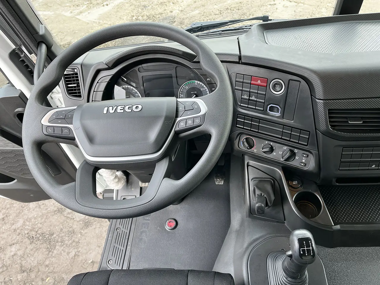 Iveco T-Way AD190T47WH AT Camion citerne à carburant 4x4 9