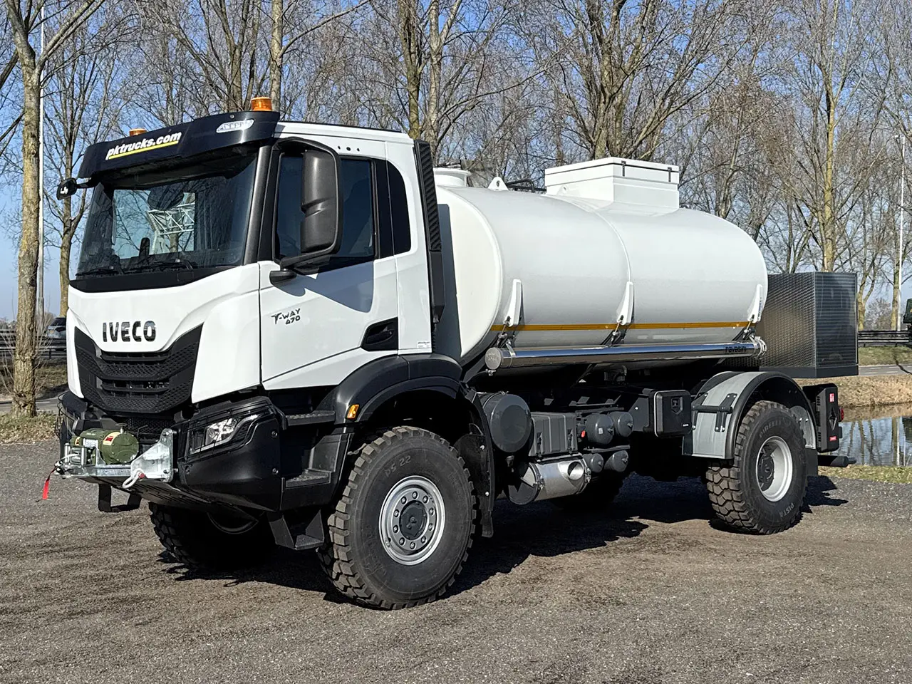 Iveco T-Way AD190T47WH AT Camion citerne à carburant 4x4