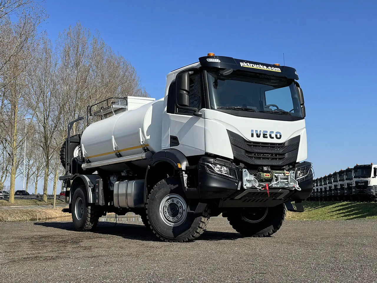 Iveco T-Way AD190T47WH AT Camion citerne à carburant 4x4 4