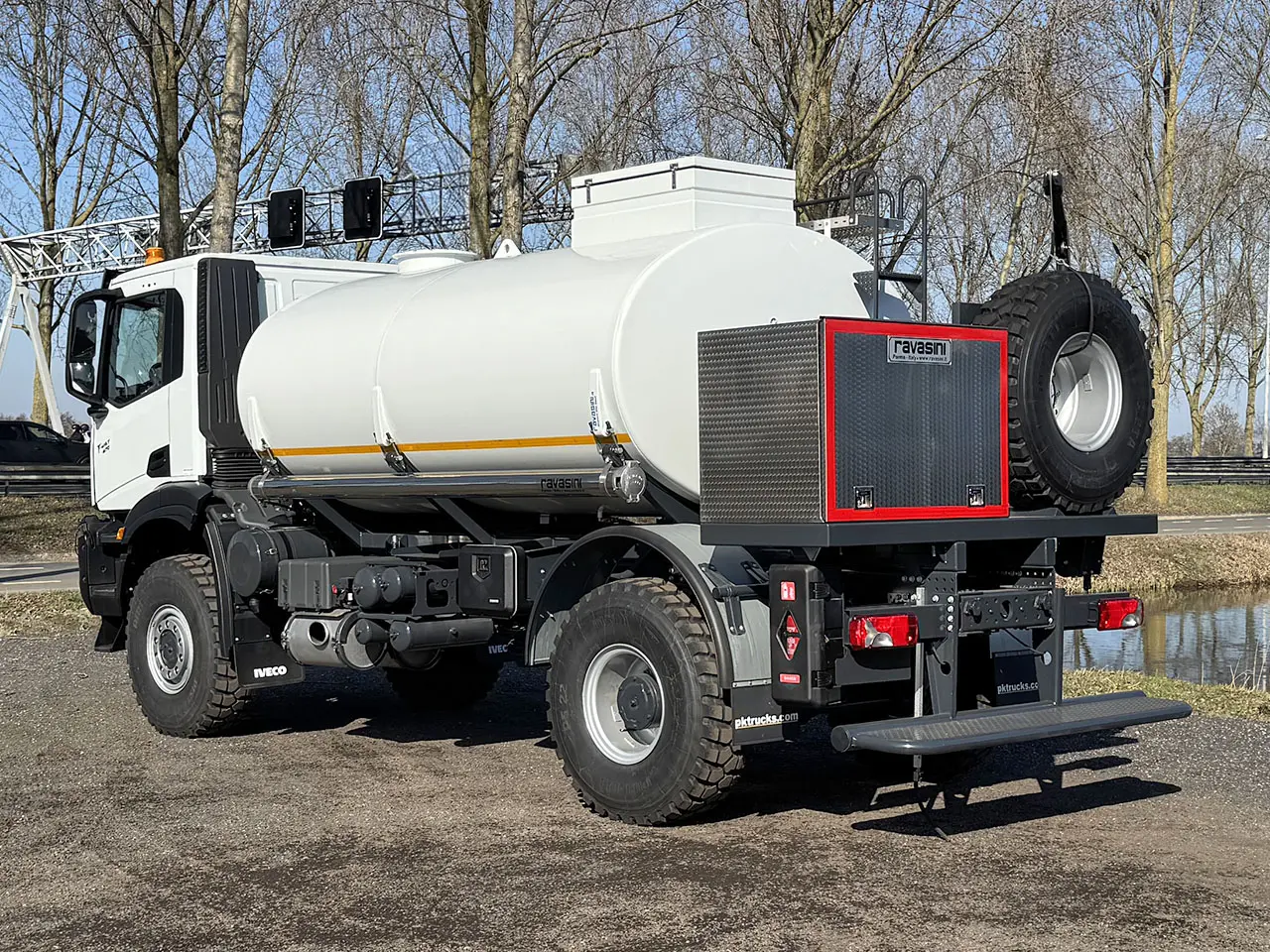 Iveco T-Way AD190T47WH AT Camion citerne à carburant 4x4 6