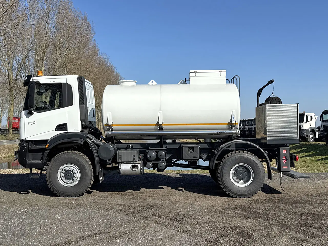 Iveco T-Way AD190T47WH AT Camion citerne à carburant 4x4 7