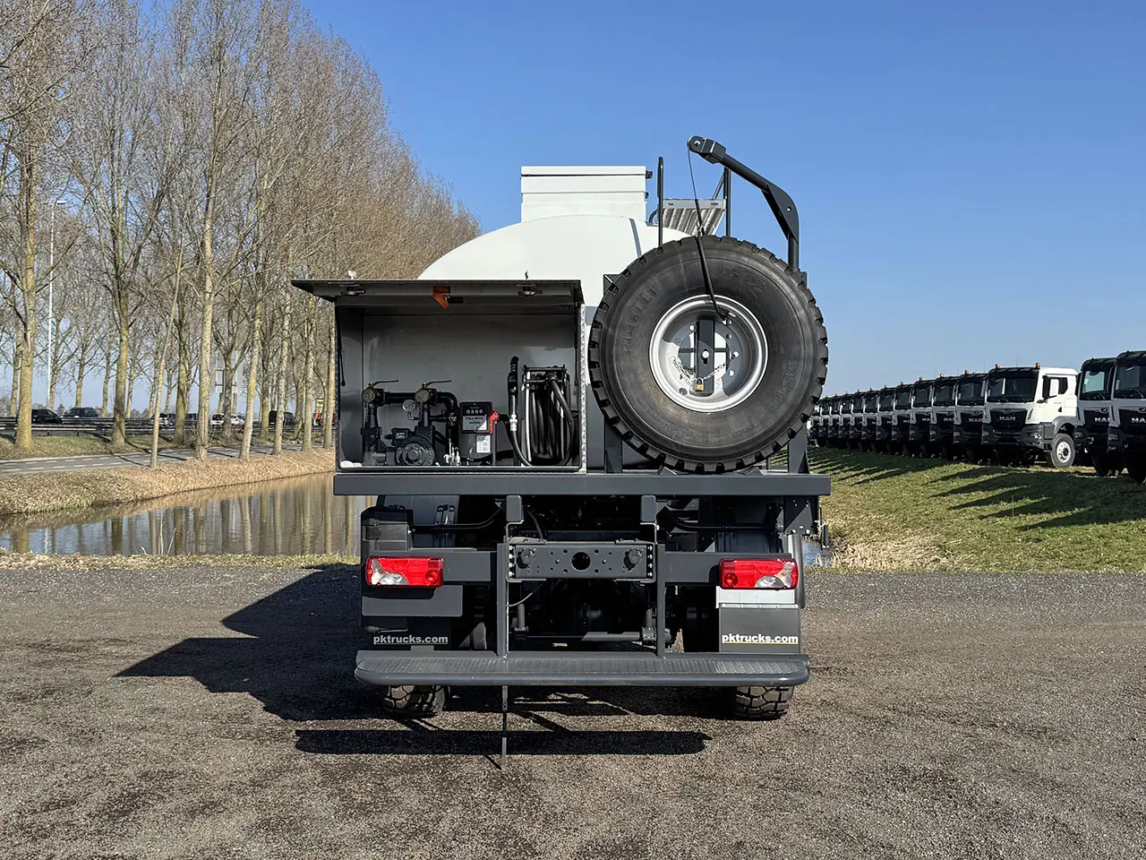 Iveco T-Way AD190T47WH AT Camion citerne à carburant 4x4 11