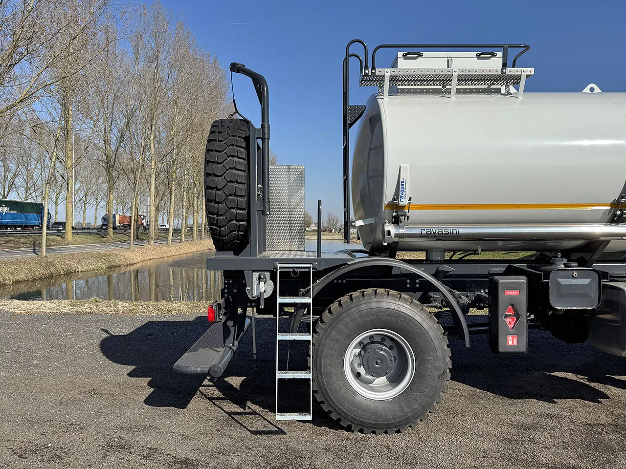 Iveco T-Way AD190T47WH AT Camion citerne à carburant 4x4 13