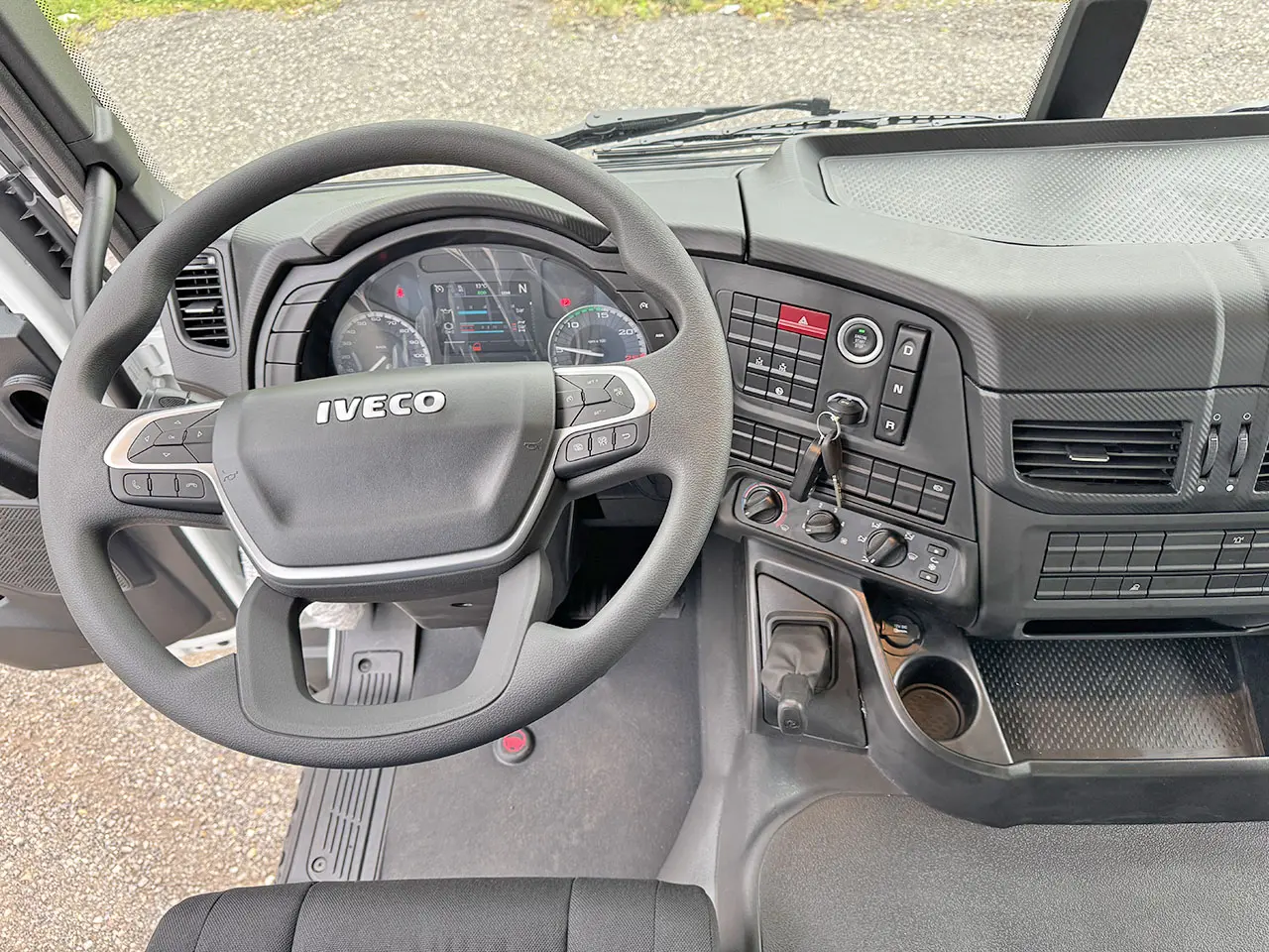Iveco T-Way AD380T43-3800 AT Chassis Cabin 6x4 10