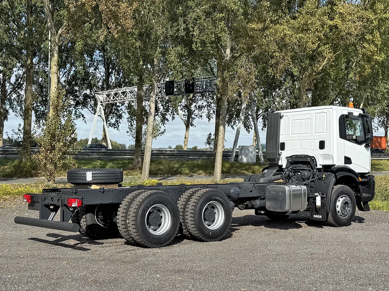 Iveco T-Way AD380T43-4500 Chassis Cabin 6x4 2