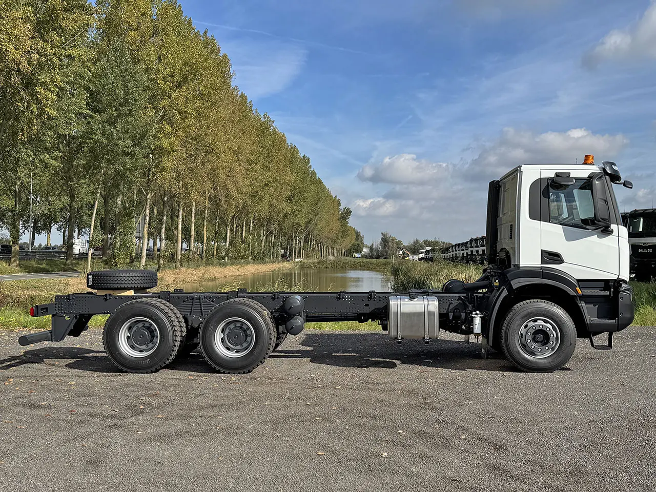 Iveco T-Way AD380T43-4500 Chassis Cabin 6x4 5