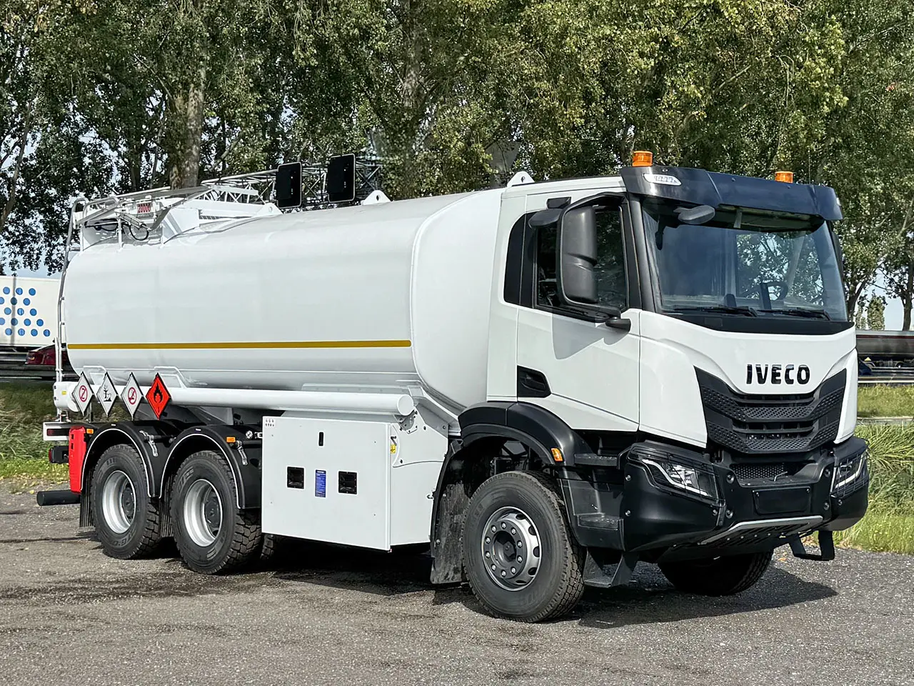Iveco T-Way AD380T43 Fuel Tank Truck 6x4 8