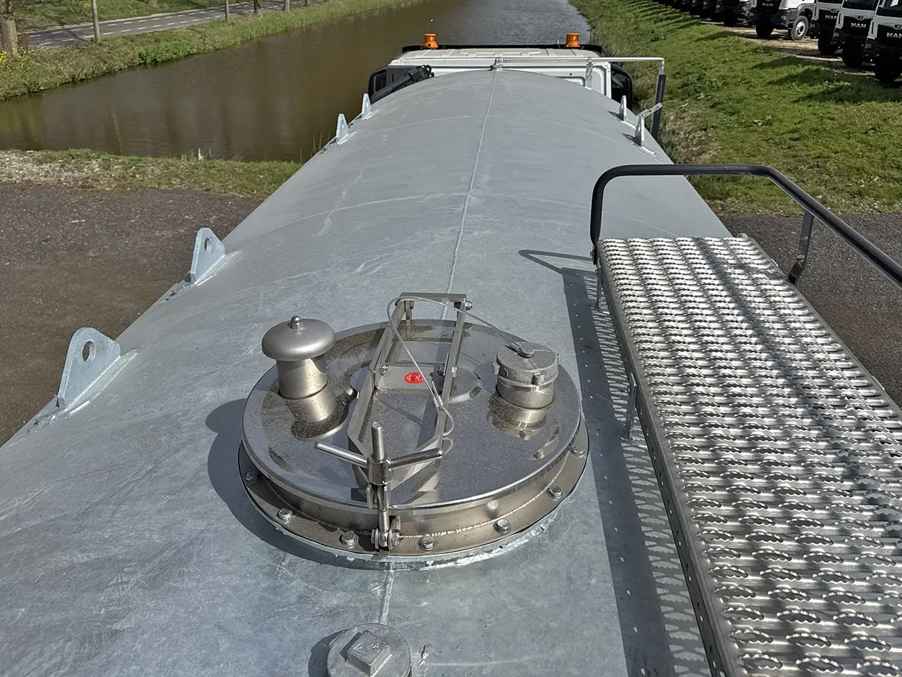 Iveco T-Way AD380T43 6x4 Water Tank Truck 17