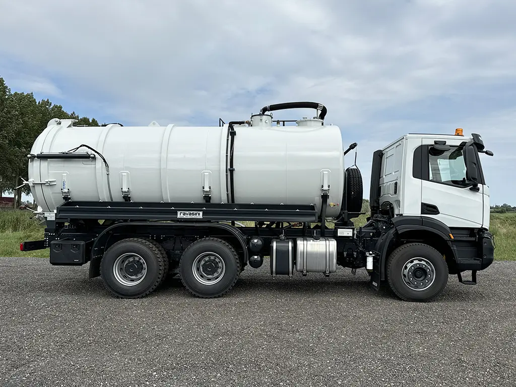 Iveco T-Way AD380T43 AT 6x4 Sewage Tank Truck 5