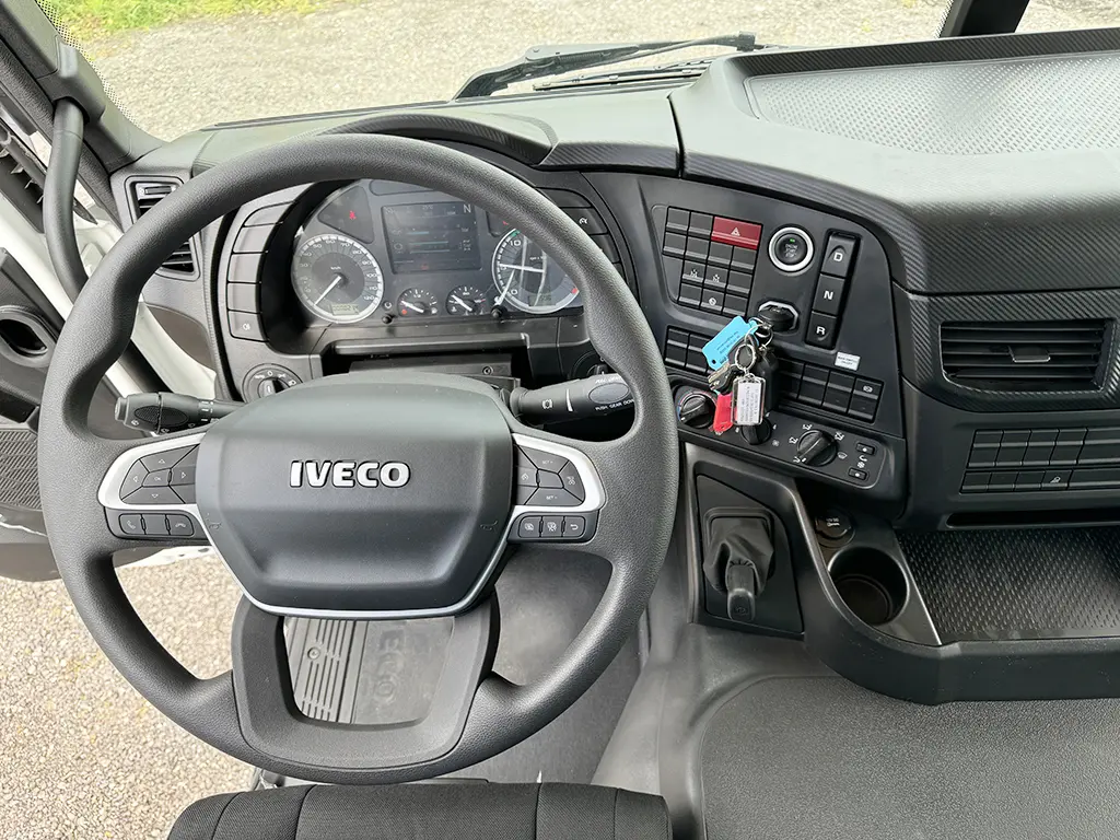 Iveco T-Way AD380T43 AT 6x4 Sewage Tank Truck 9