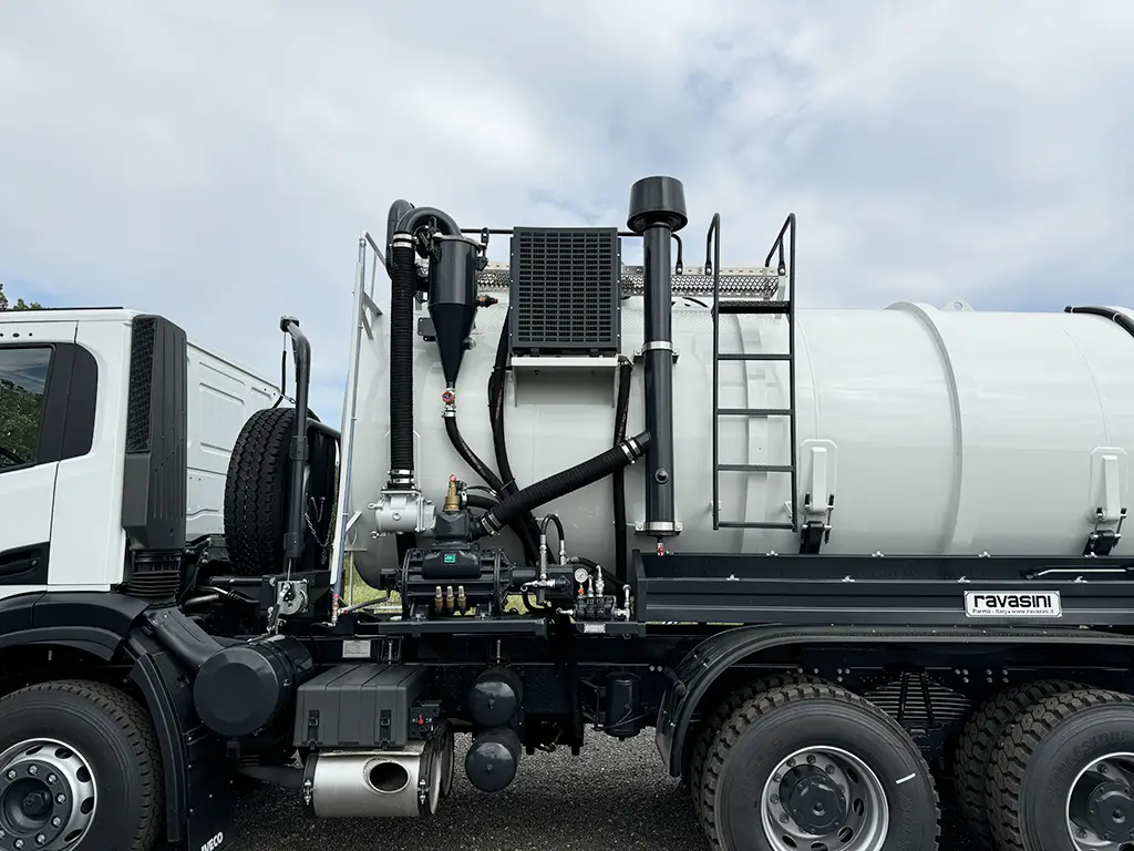 Iveco T-Way AD380T43 AT 6x4 Sewage Tank Truck 11