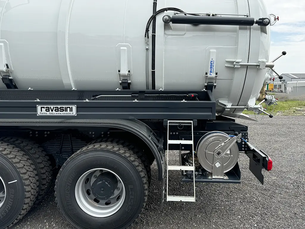 Iveco T-Way AD380T43 AT 6x4 Sewage Tank Truck 12