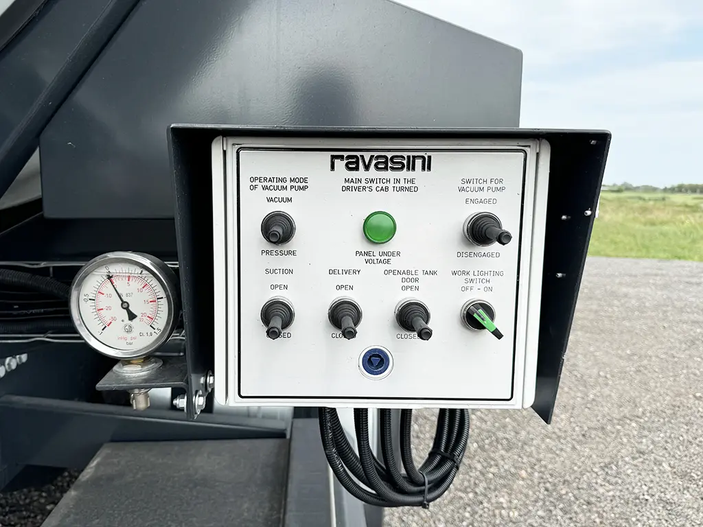 Iveco T-Way AD380T43 AT 6x4 Sewage Tank Truck 15