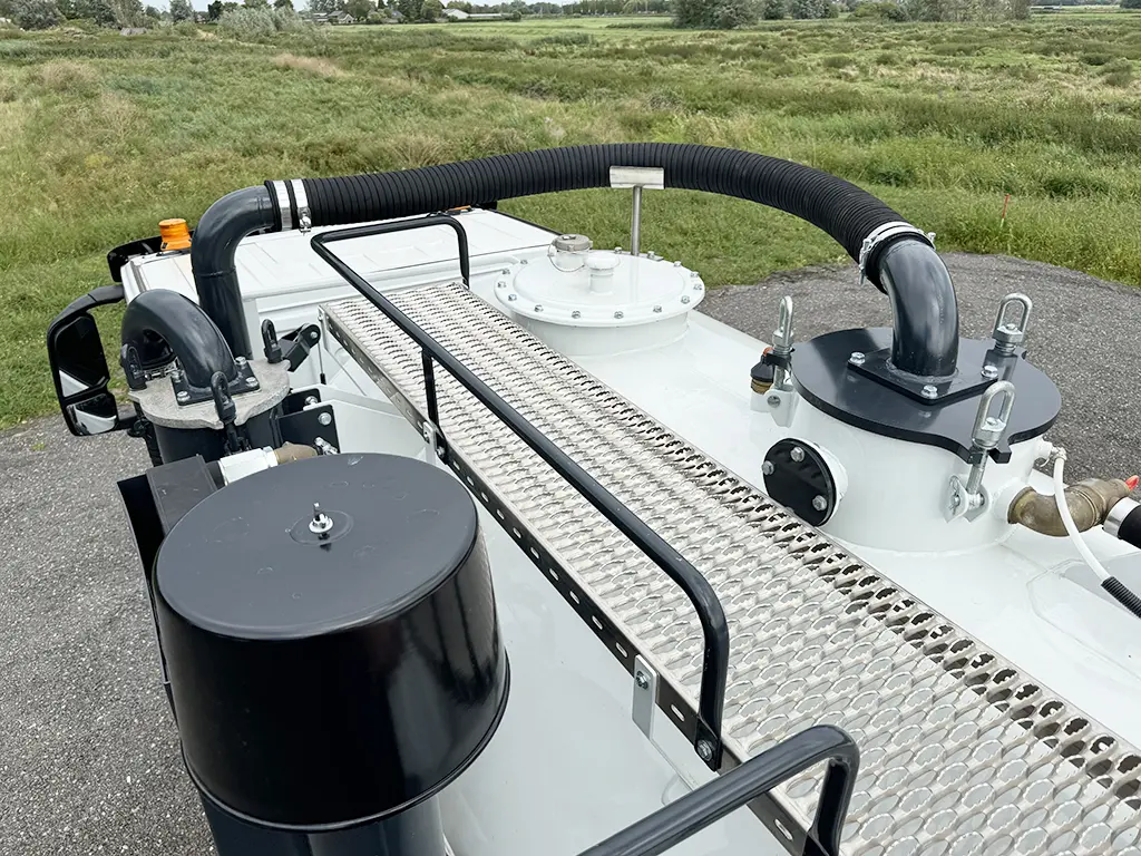 Iveco T-Way AD380T43 AT 6x4 Sewage Tank Truck 16