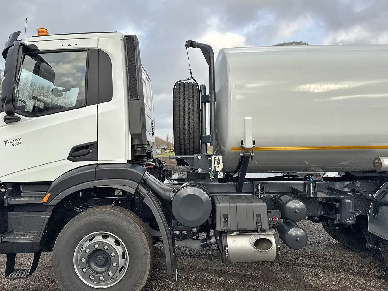 Iveco T-Way AD380T43 AT 6x4 Water Tank Truck 12
