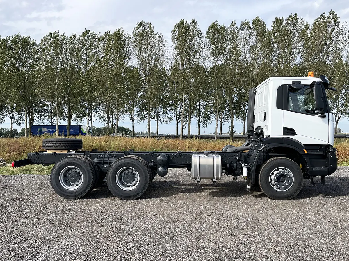 Iveco T-Way AD380T43H-3800 AT Chassis Cabin 6x4 5