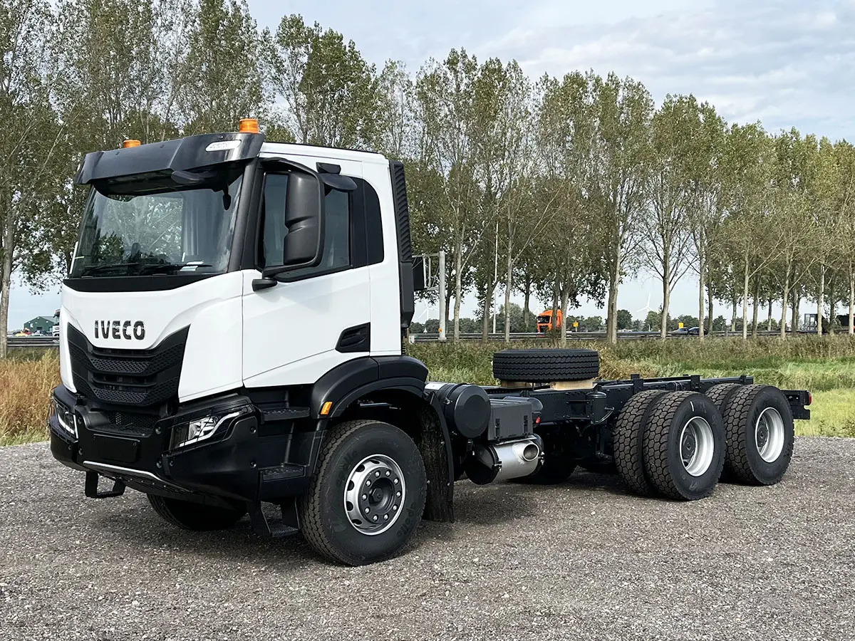 Iveco T-Way AD380T43H-4200 AT 6x4 Chassis Cabin