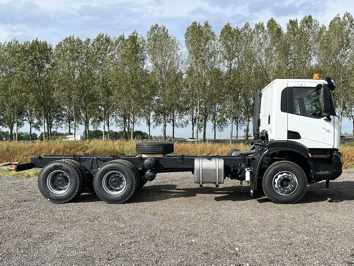Iveco T-Way AD380T43H-4200 AT Chassis Cabin 6x4 5
