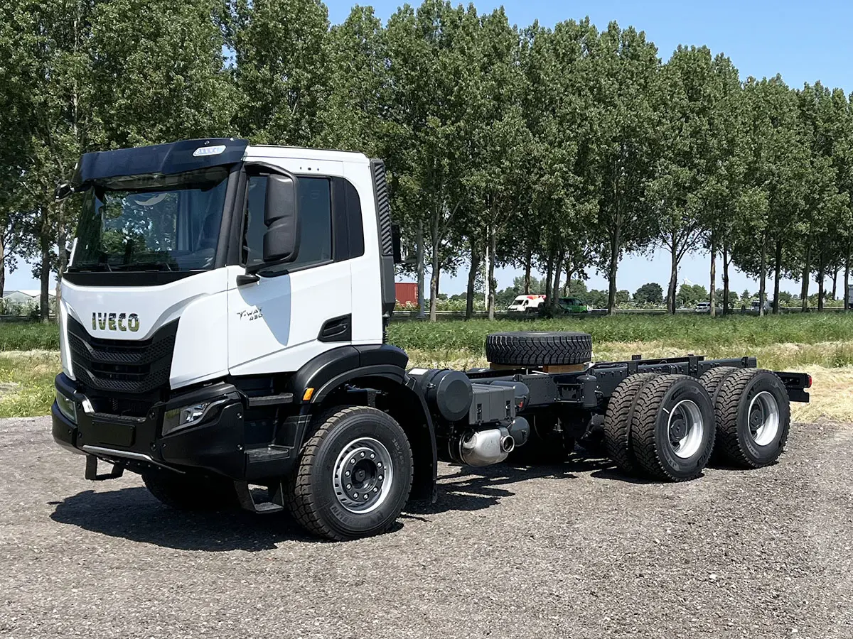 Iveco T-Way AD380T43H-4200 AT 6x4 Chassis Cabin