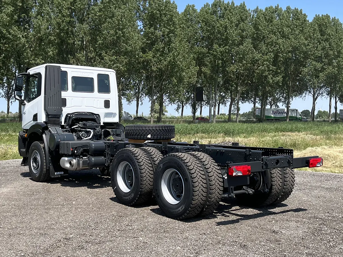 Iveco T-Way AD380T43H-4200 AT 6x4 Chassis Cabin 3