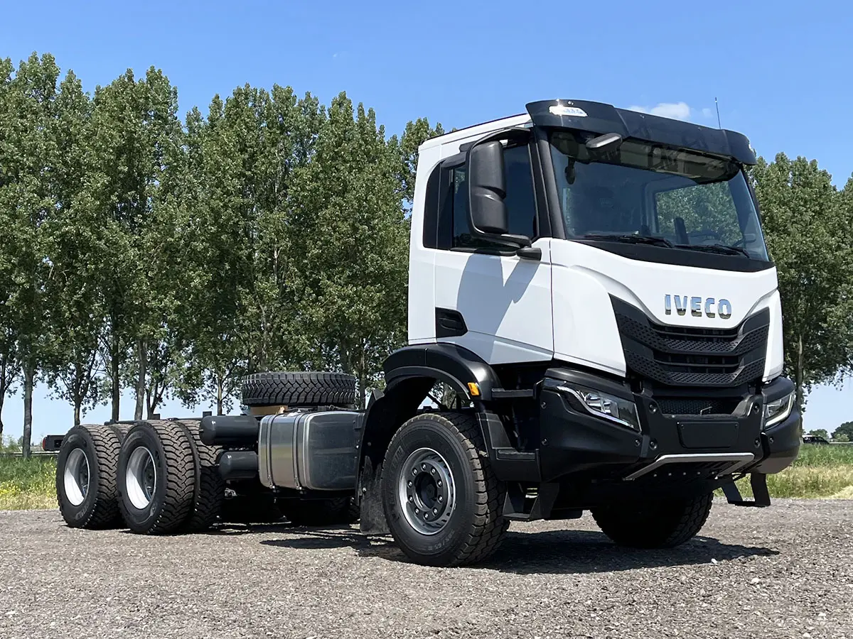 Iveco T-Way AD380T43H-4200 AT 6x4 Chassis Cabin 4