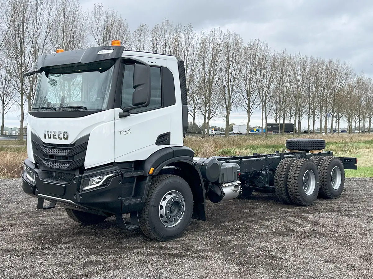 Iveco T-Way AD380T43H-4500 AT 6x4 Chassis Cabin