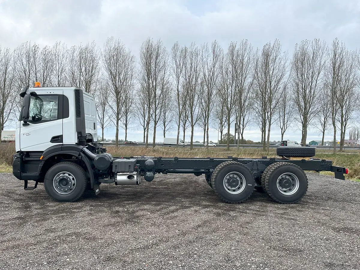Iveco T-Way AD380T43H-4500 AT 6x4 Chassis Cabin 2