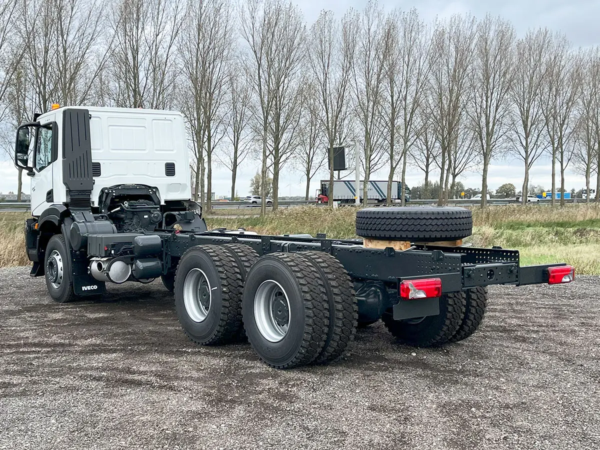 Iveco T-Way AD380T43H-4500 AT Chassis Cabin 6x4 3