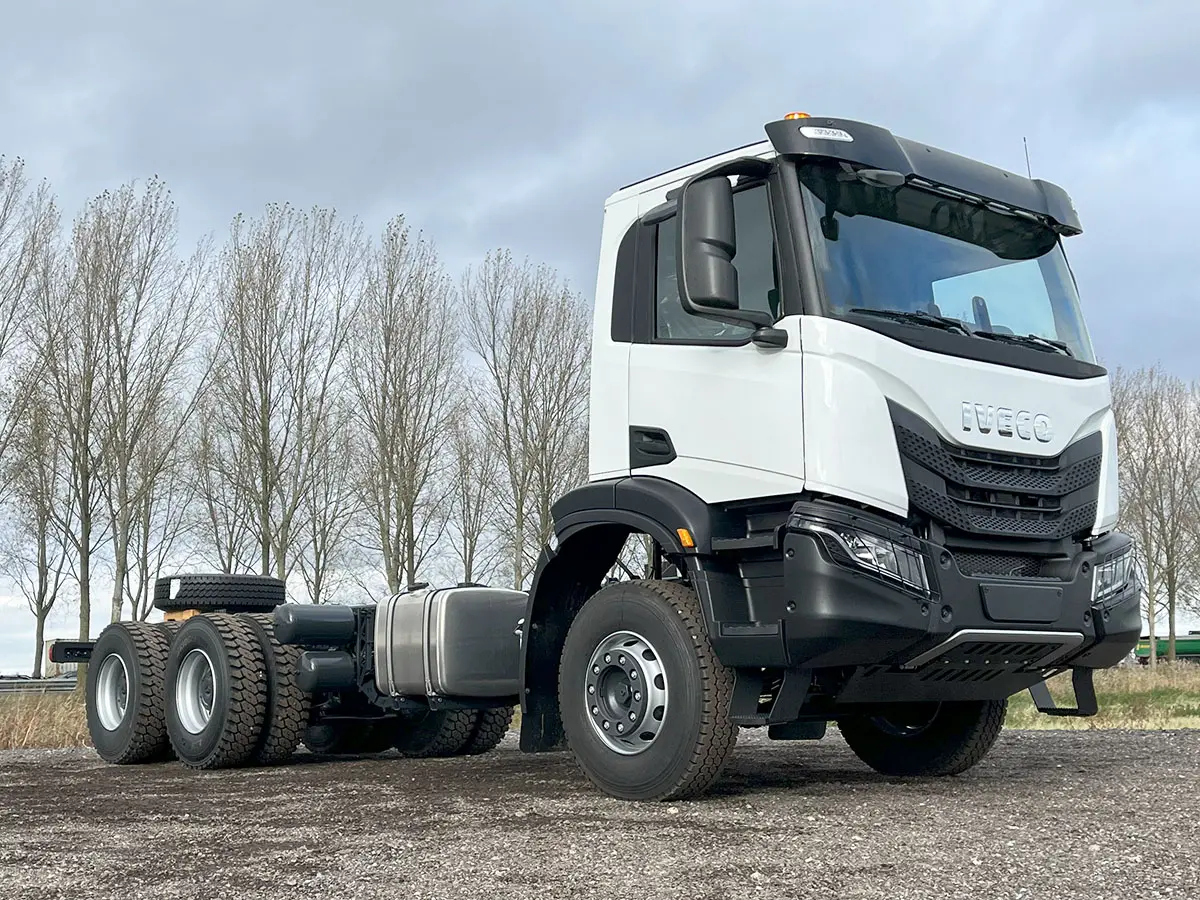 Iveco T-Way AD380T43H-4500 AT 6x4 Chassis Cabin 4