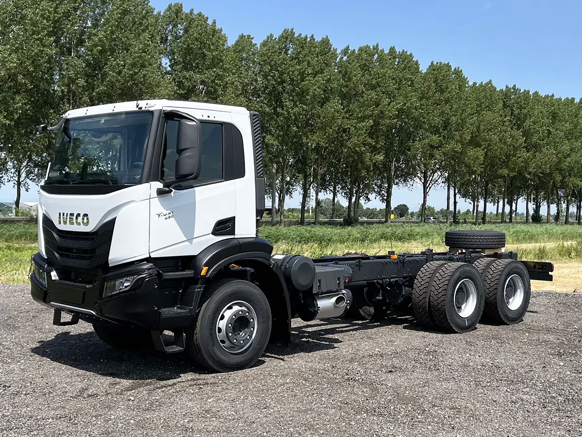 Iveco T-Way AD380T43H-4500 AT Mixer Chassis Cabin 6x4