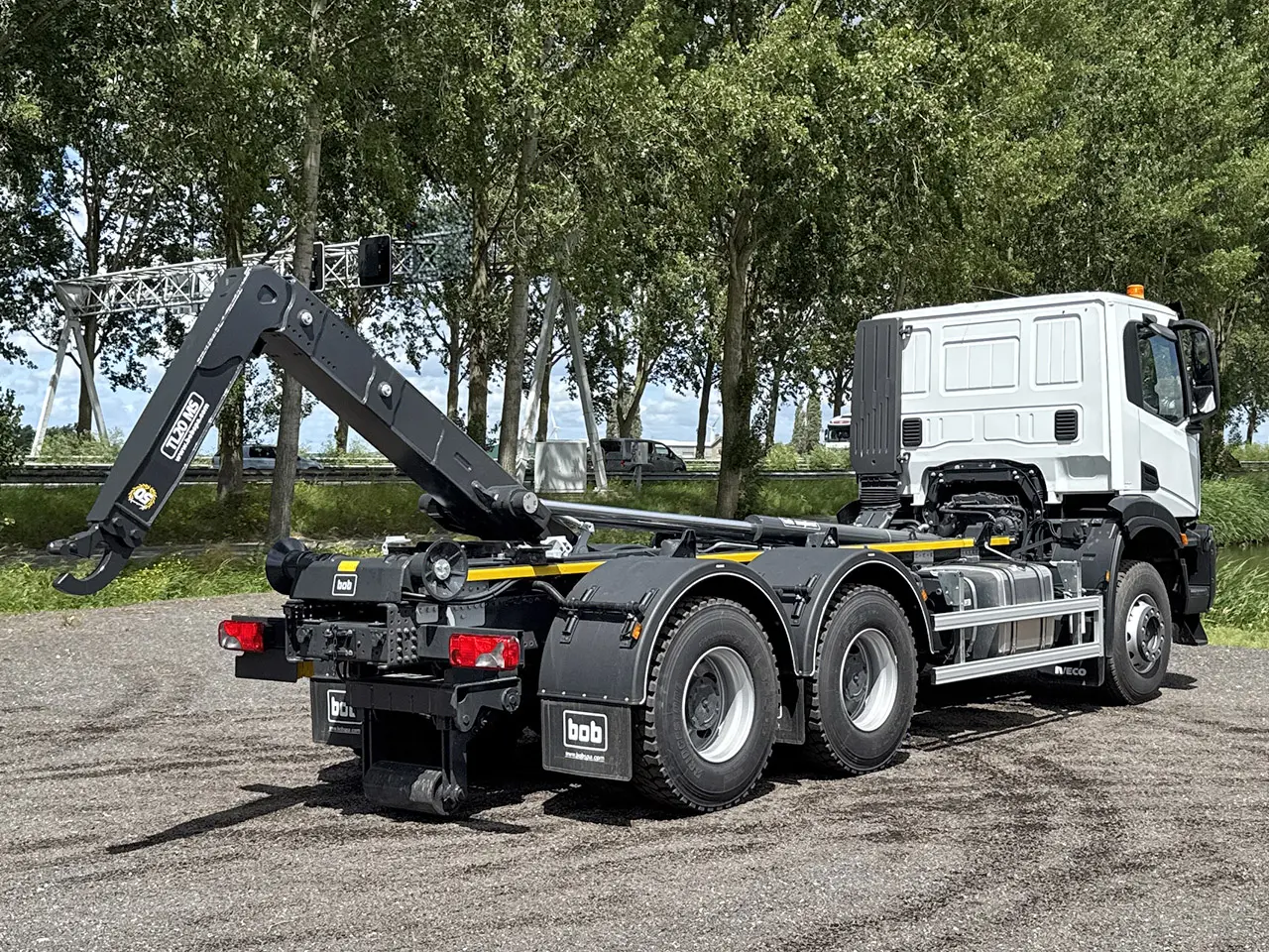 Iveco T-Way AD380T43H AT Container à crochet 6x4 15