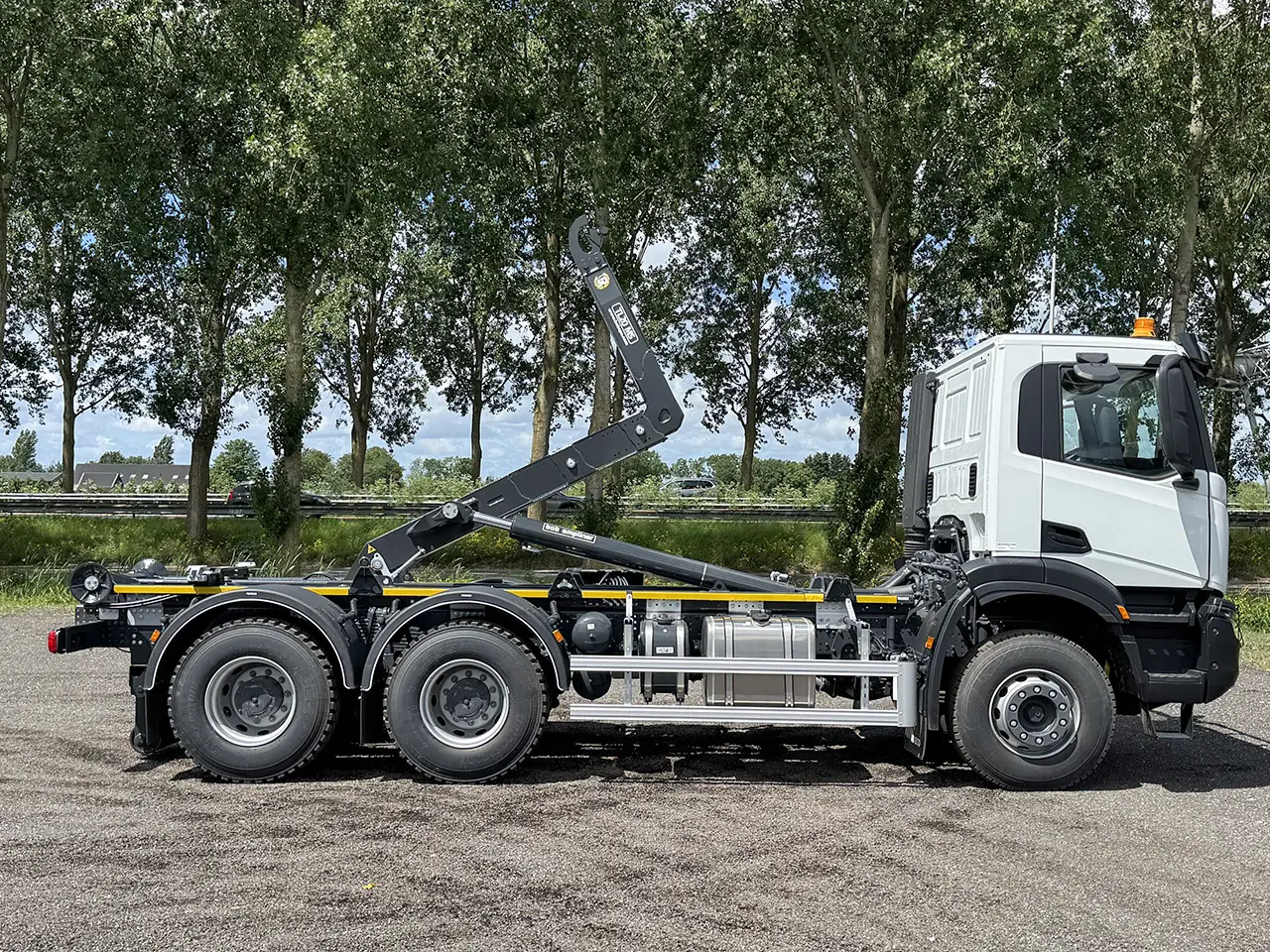 Iveco T-Way AD380T43H AT Container à crochet 6x4 18