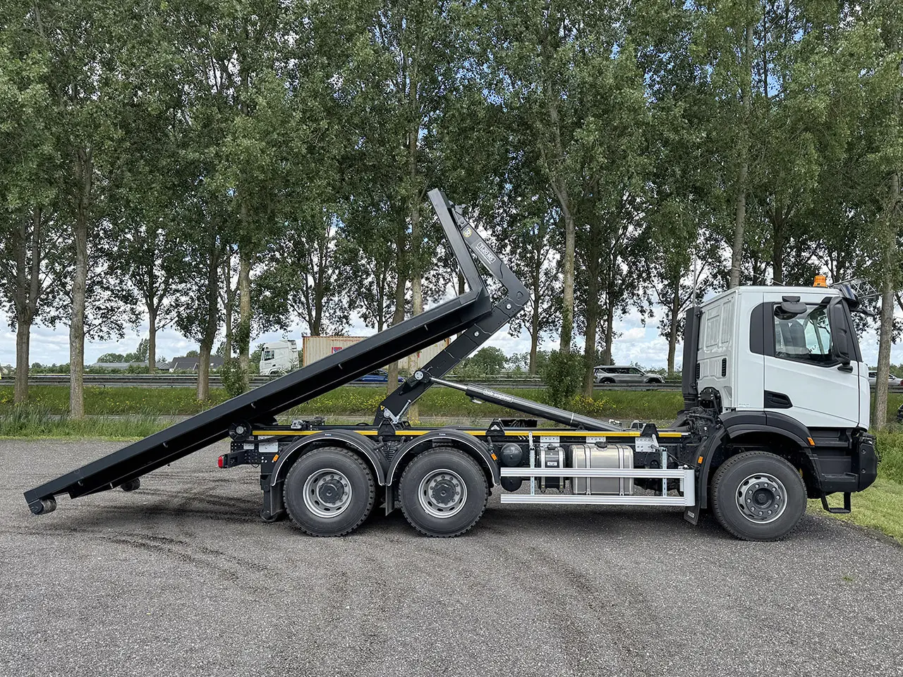 Iveco T-Way AD380T43H AT Container à crochet 6x4 19