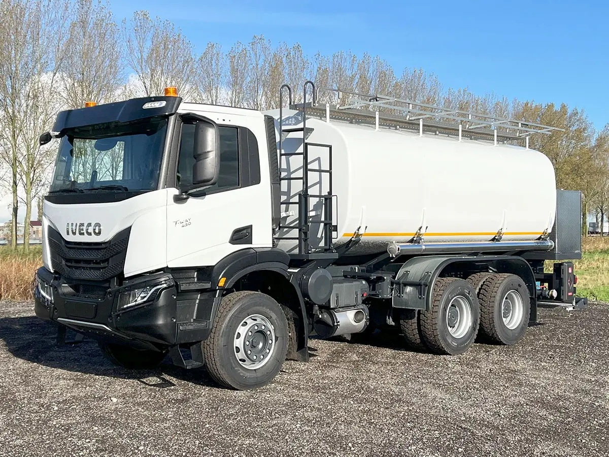 Iveco T-Way AD380T43H AT Camion citerne à carburant 6x4