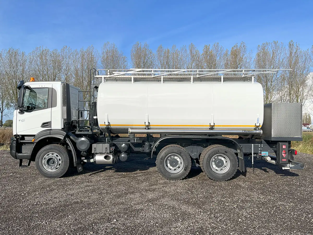 Iveco T-Way AD380T43H AT Camion citerne à carburant 6x4 2