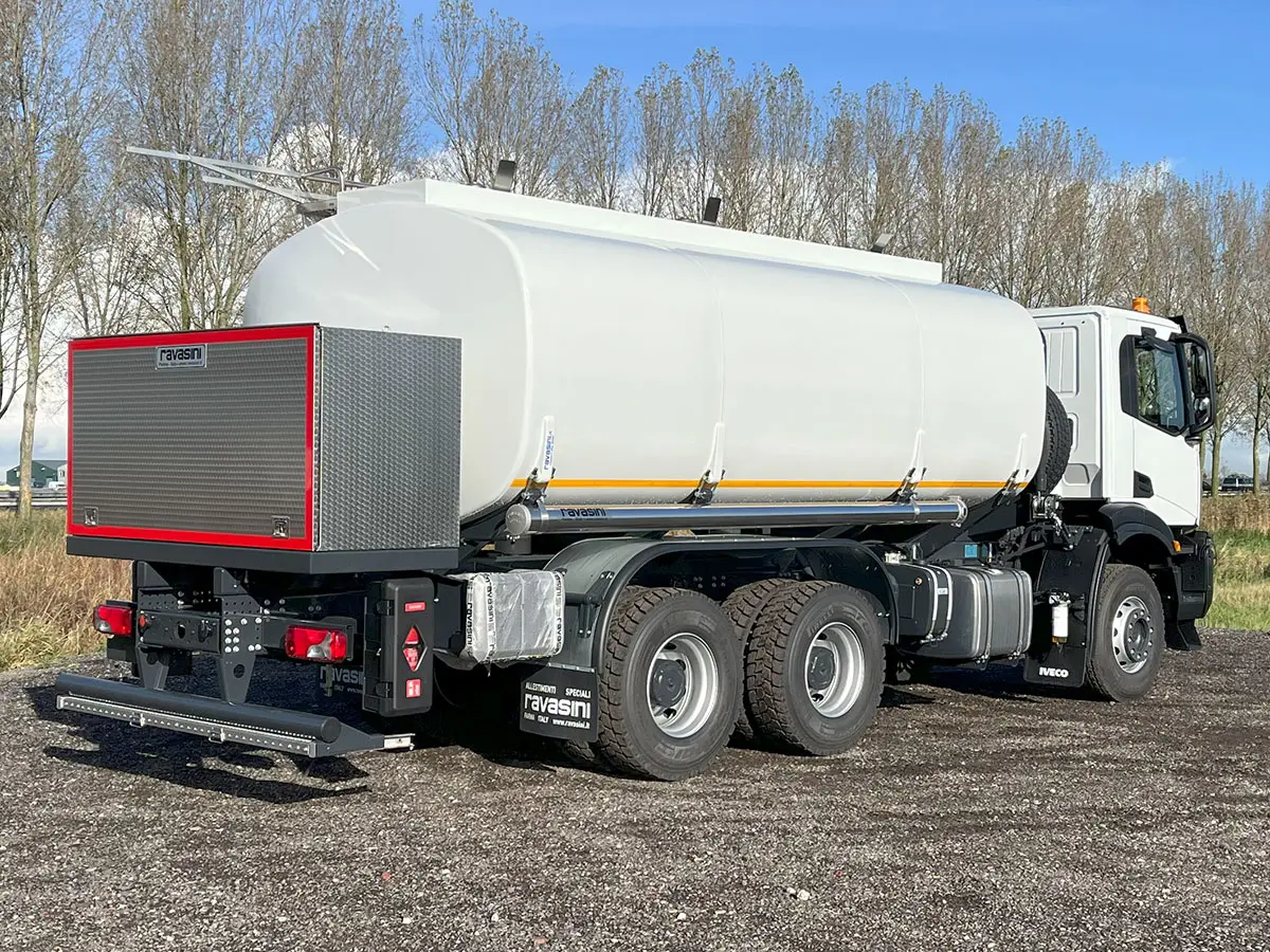 Iveco T-Way AD380T43H AT Camion citerne à carburant 6x4 5