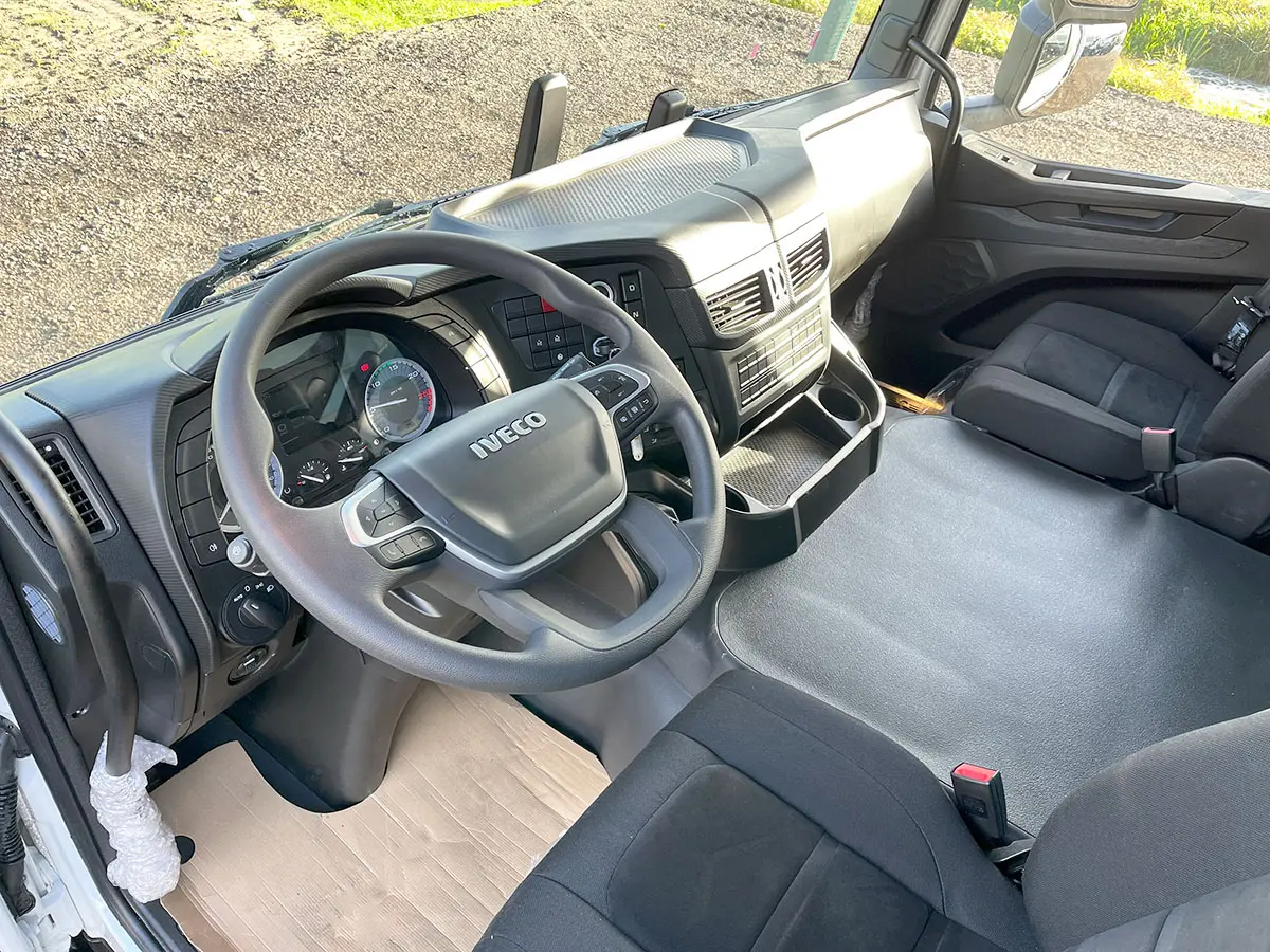 Iveco T-Way AD380T43H AT Camion citerne à carburant 6x4 7