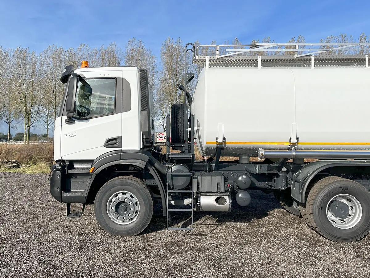 Iveco T-Way AD380T43H AT 6x4 Fuel Tank Truck 10