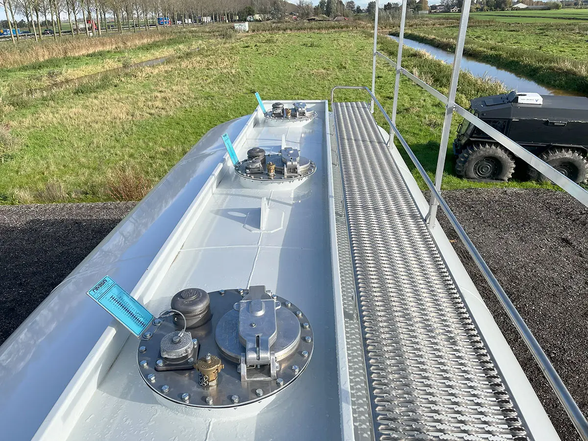 Iveco T-Way AD380T43H AT 6x4 Fuel Tank Truck 11