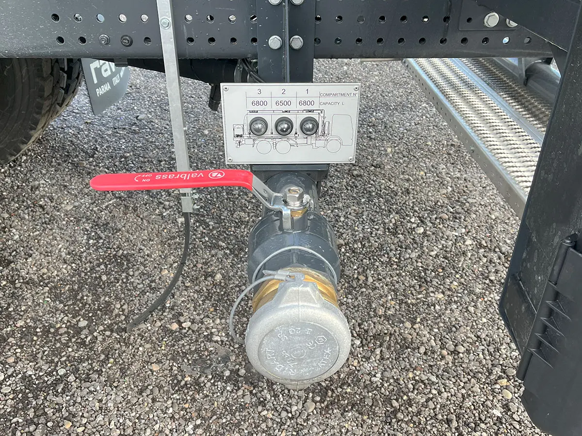 Iveco T-Way AD380T43H AT 6x4 Fuel Tank Truck 14