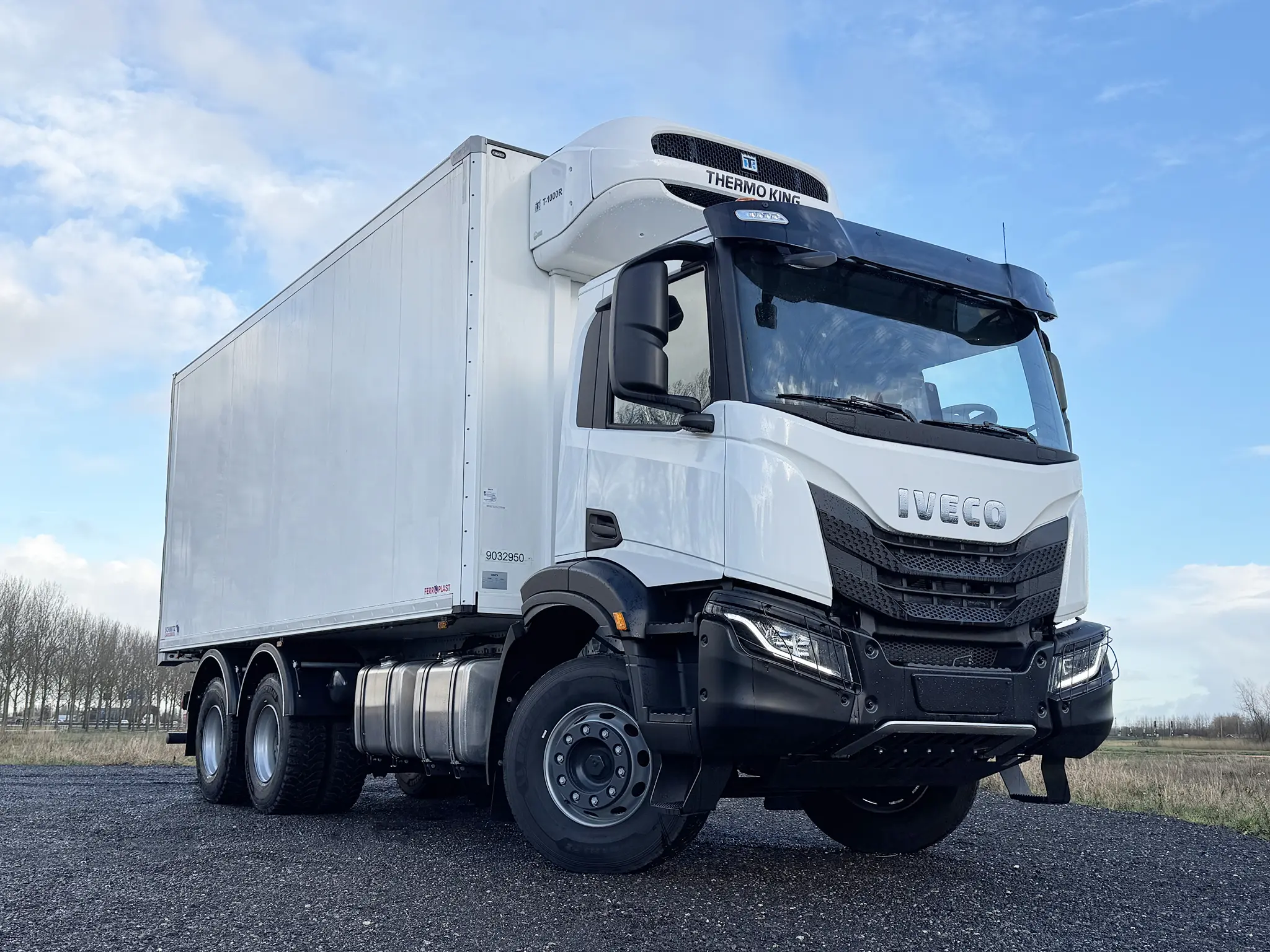Iveco T-Way AD380T43H AT 6x4 Refrigerated Box Truck 4