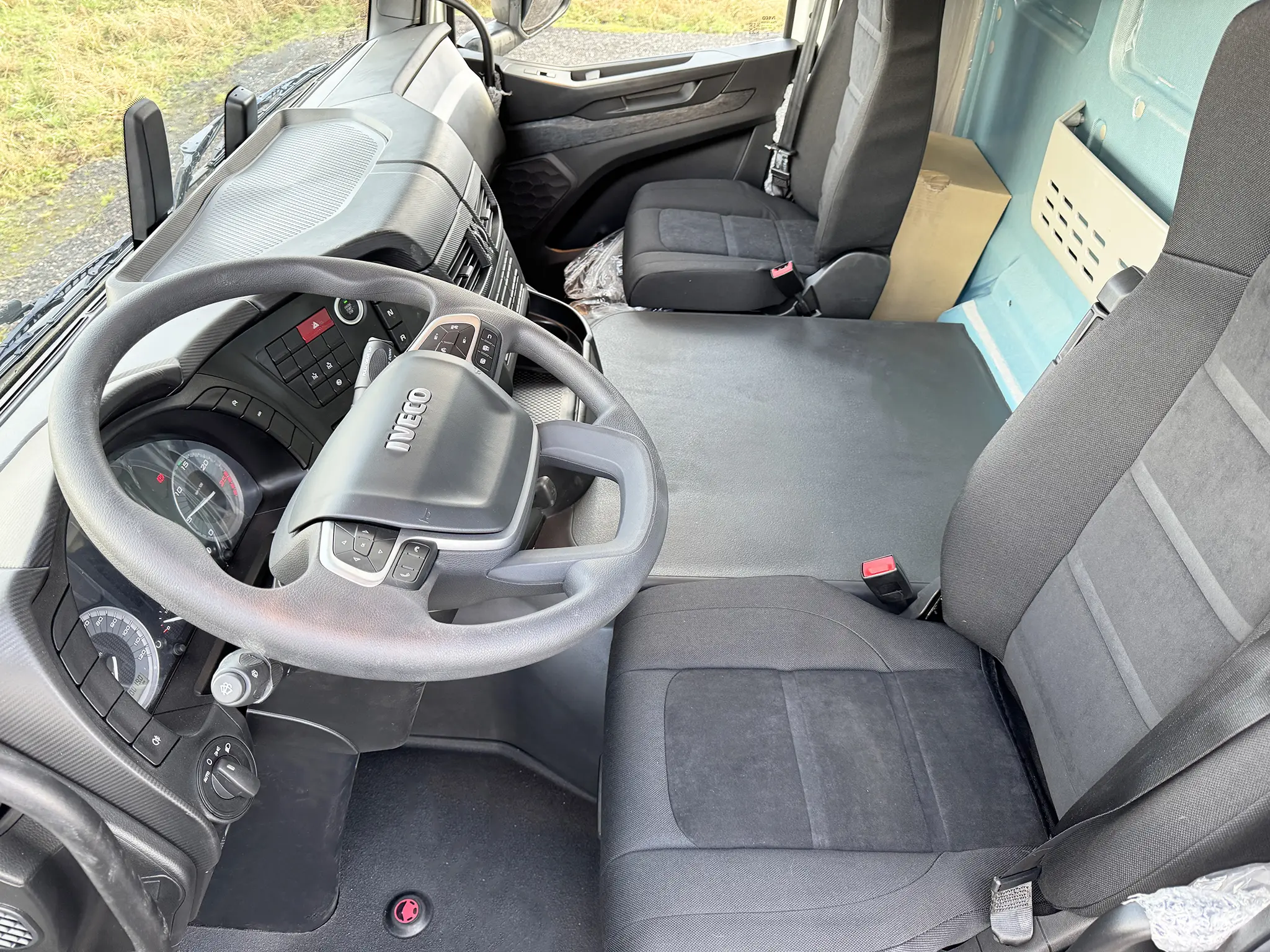 Iveco T-Way AD380T43H AT 6x4 Refrigerated Box Truck 8