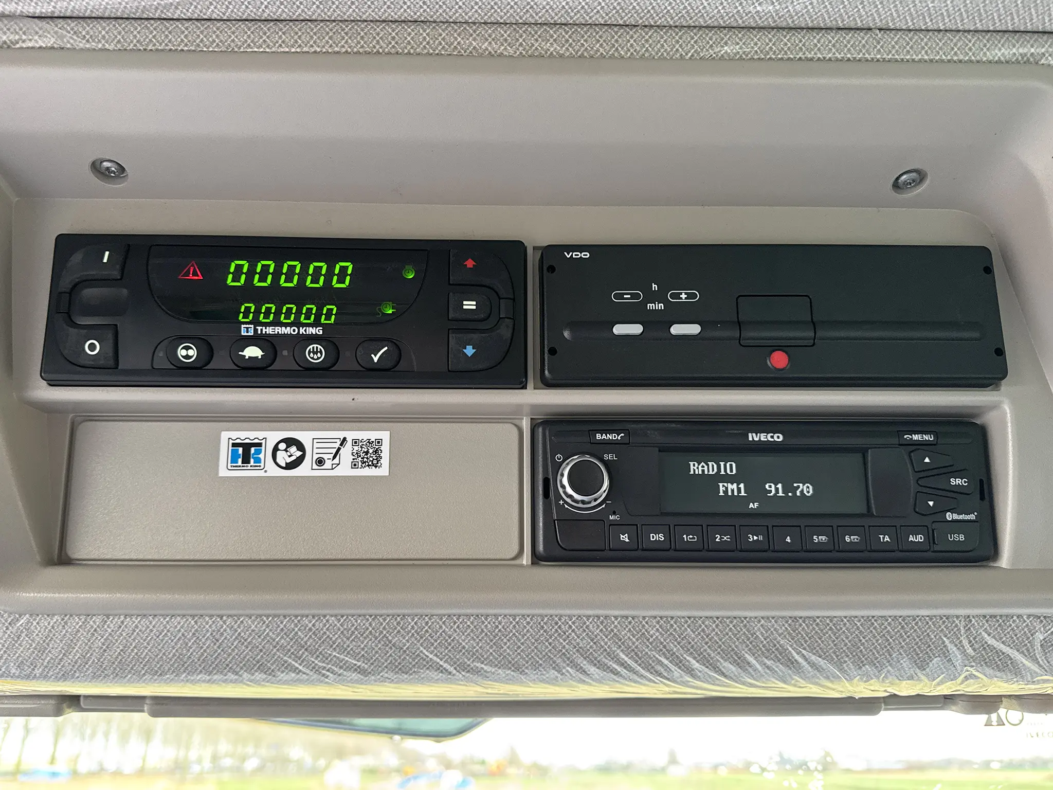 Iveco T-Way AD380T43H AT 6x4 Refrigerated Box Truck 10