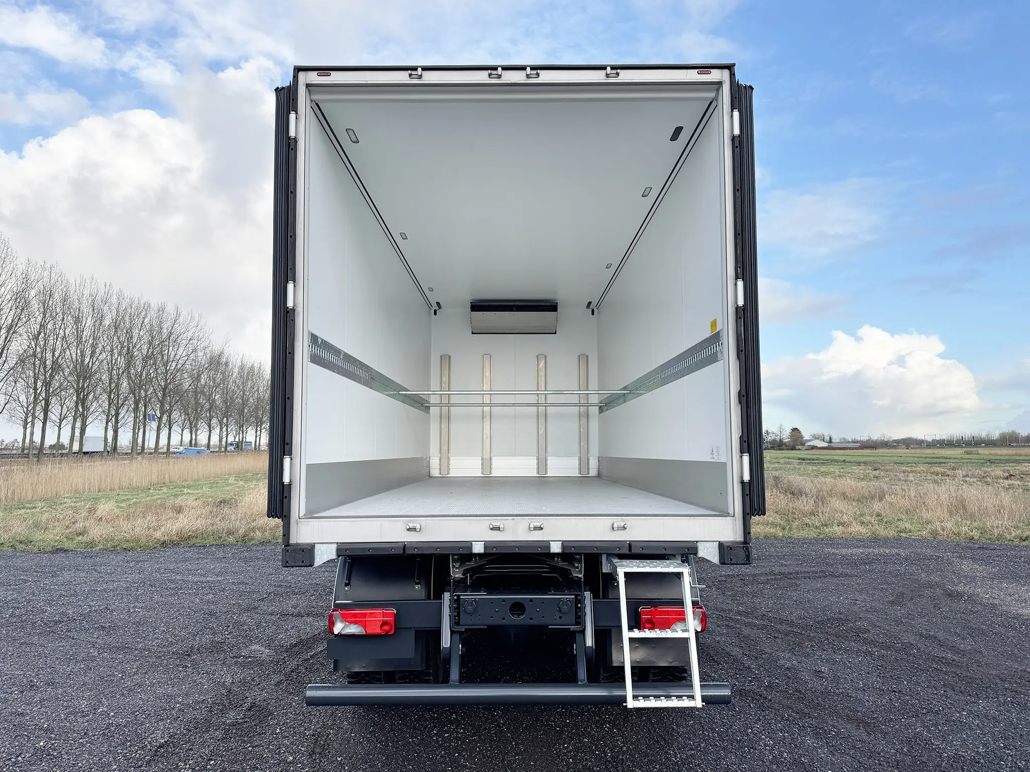 Iveco T-Way AD380T43H AT 6x4 Refrigerated Box Truck 11