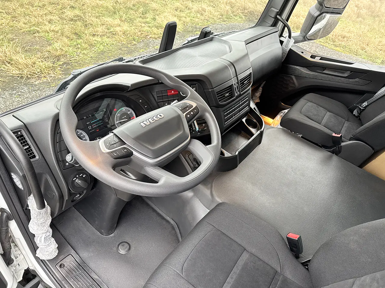 Iveco T-Way AD380T43H AT 6x4 Tarpaulin/Canvas Body Truck 3