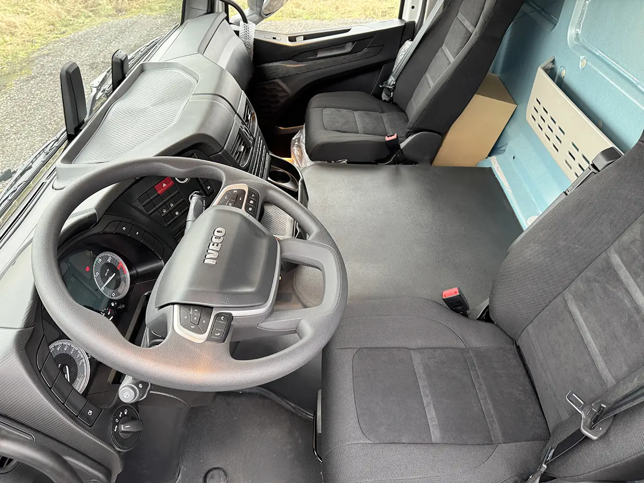 Iveco T-Way AD380T43H AT 6x4 Tarpaulin/Canvas Body Truck 9