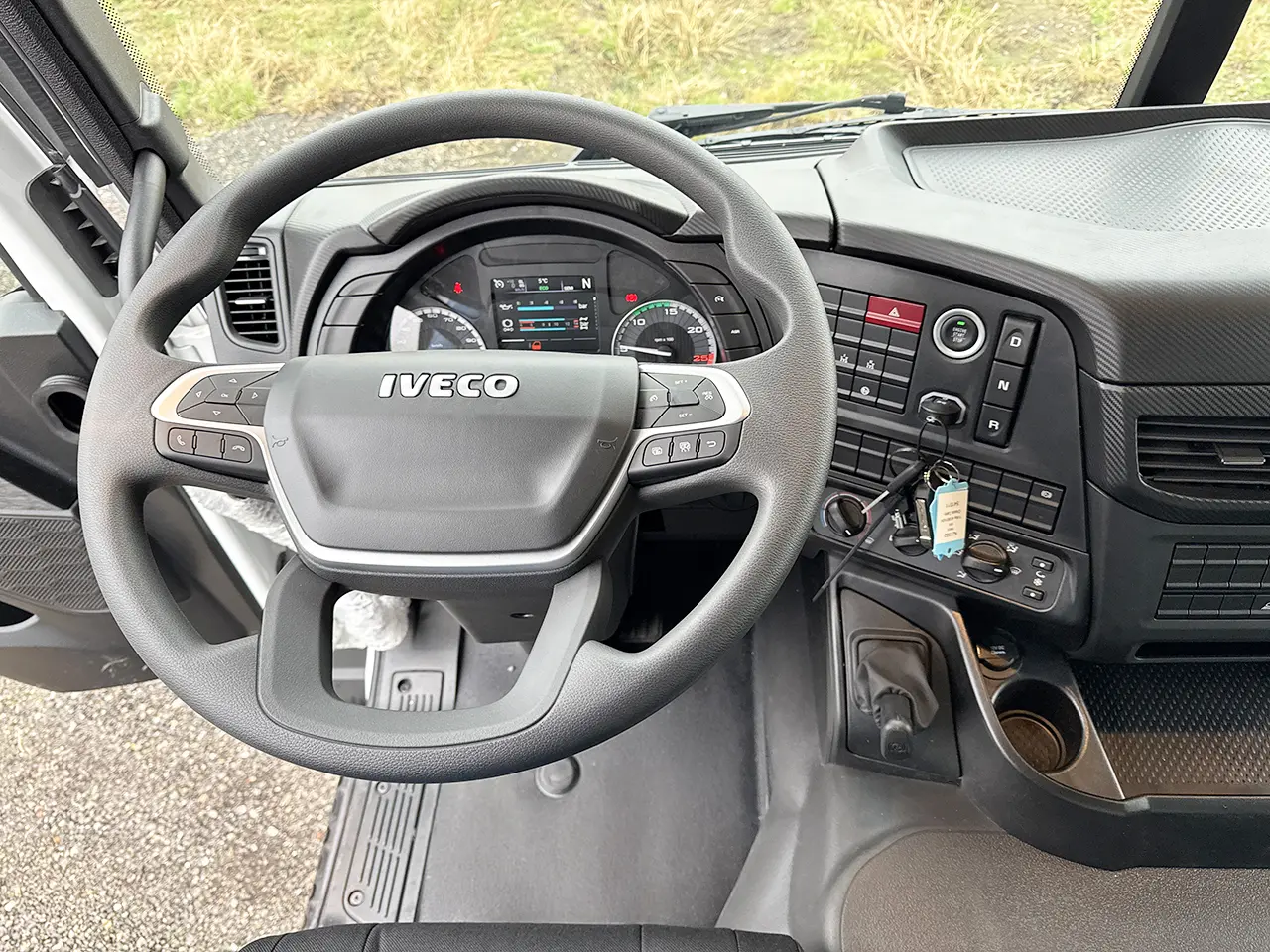 Iveco T-Way AD380T43H AT 6x4 Tarpaulin/Canvas Body Truck 10