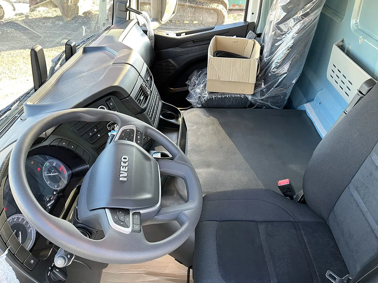 Iveco T-Way AD380T43H AT Fassi F155A.2.22 Crane Truck 6x4 7