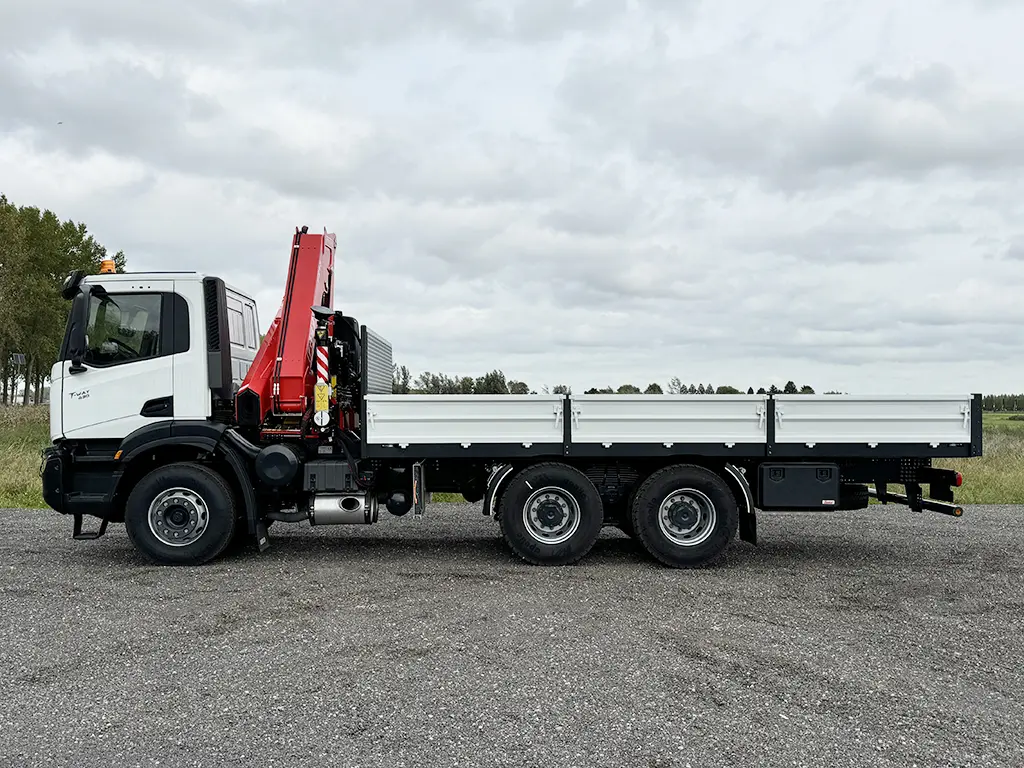 Iveco T-Way AD380T43H AT Fassi F245A.0.24 6x4 Crane Truck 2